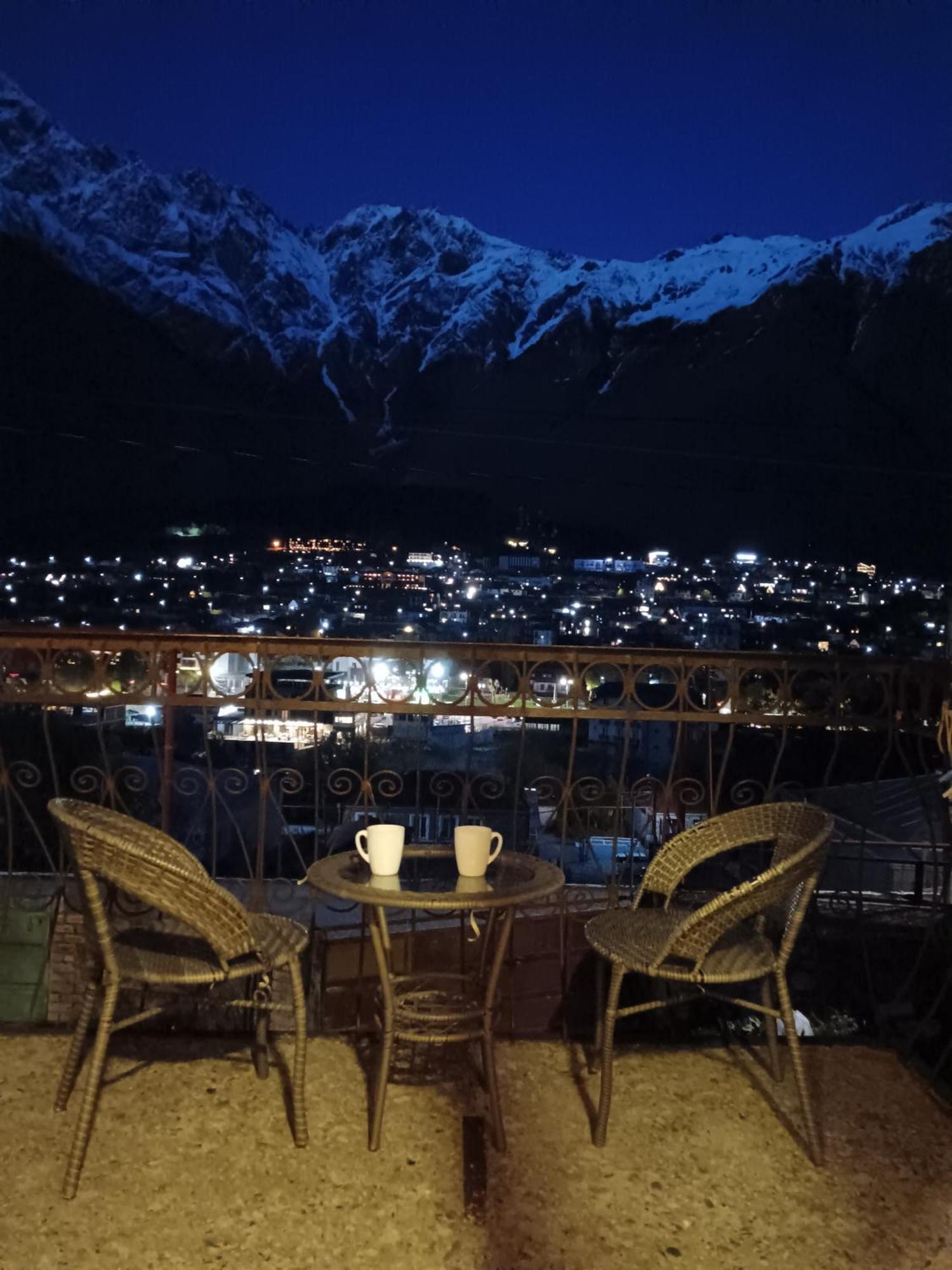 Belas Guesthouse Kazbegi Ngoại thất bức ảnh